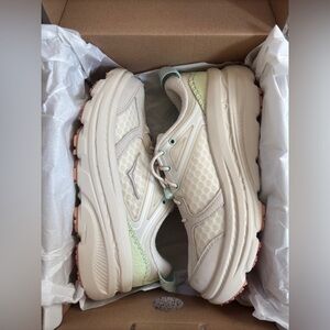 Hoka Bondi B3 oat milk color pastel